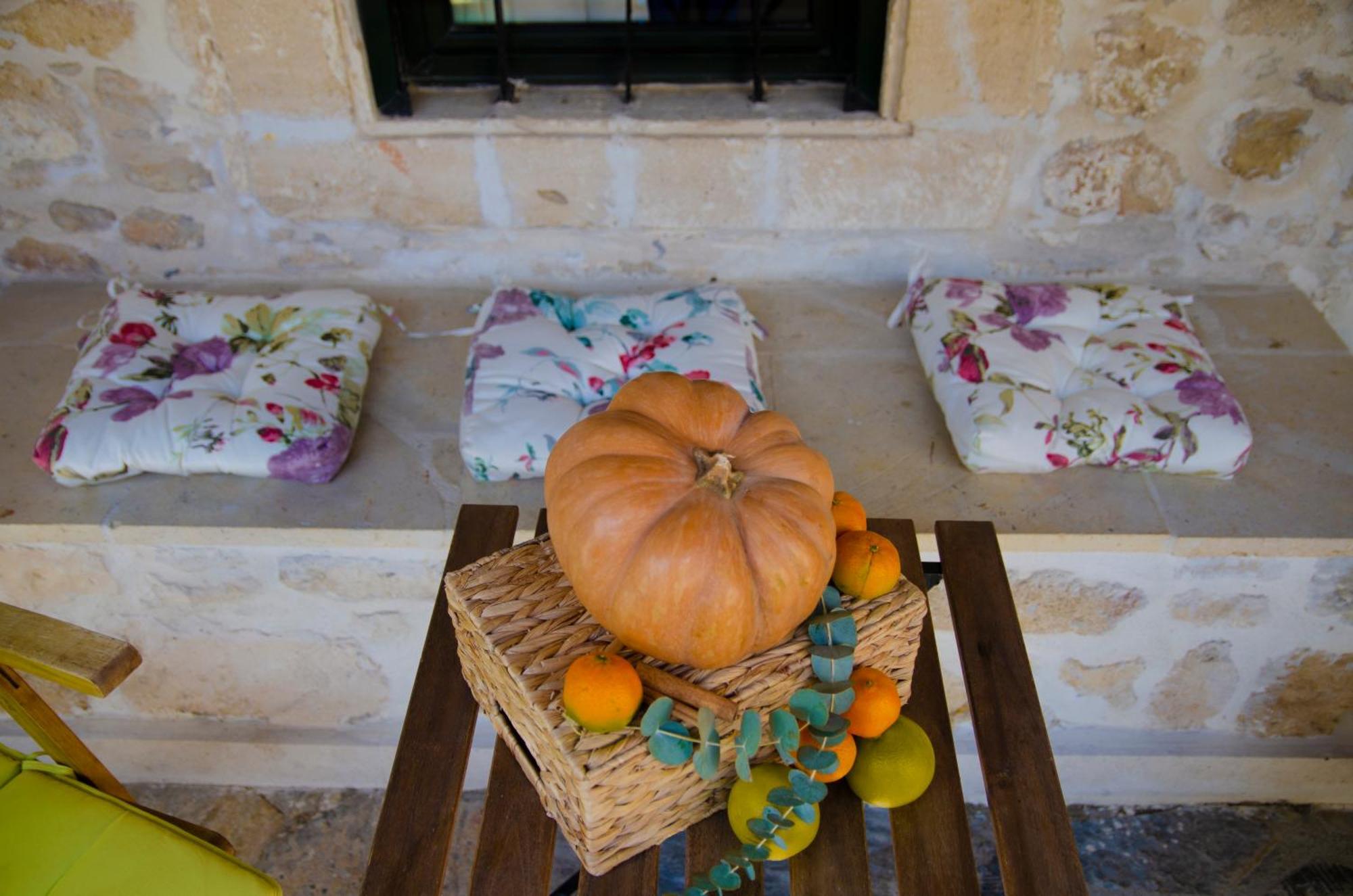 Pyrgou With Shared Swimming Pool Vakantiehuis Iraklion