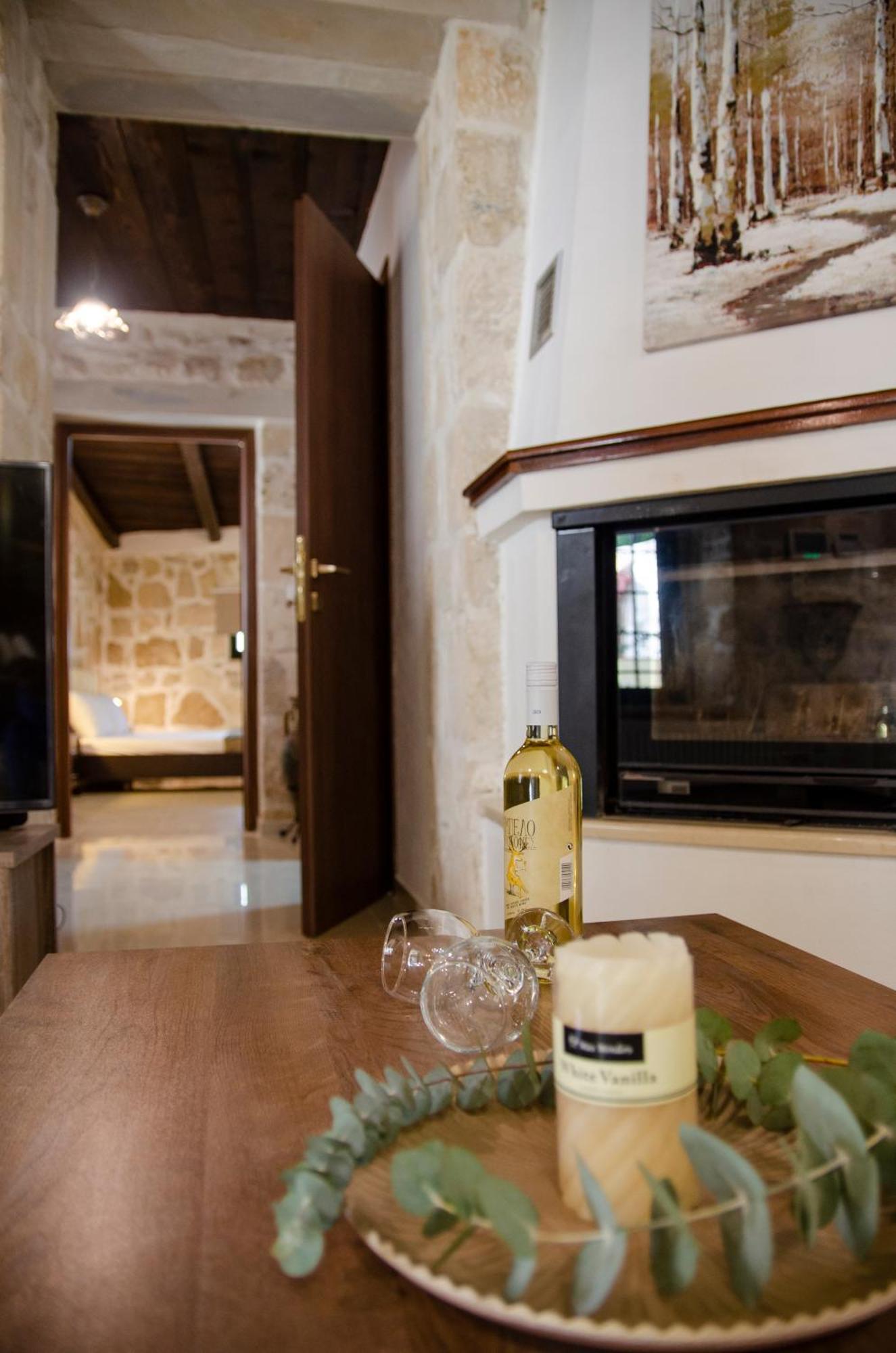 Vakantiehuis Pyrgou With Shared Swimming Pool *