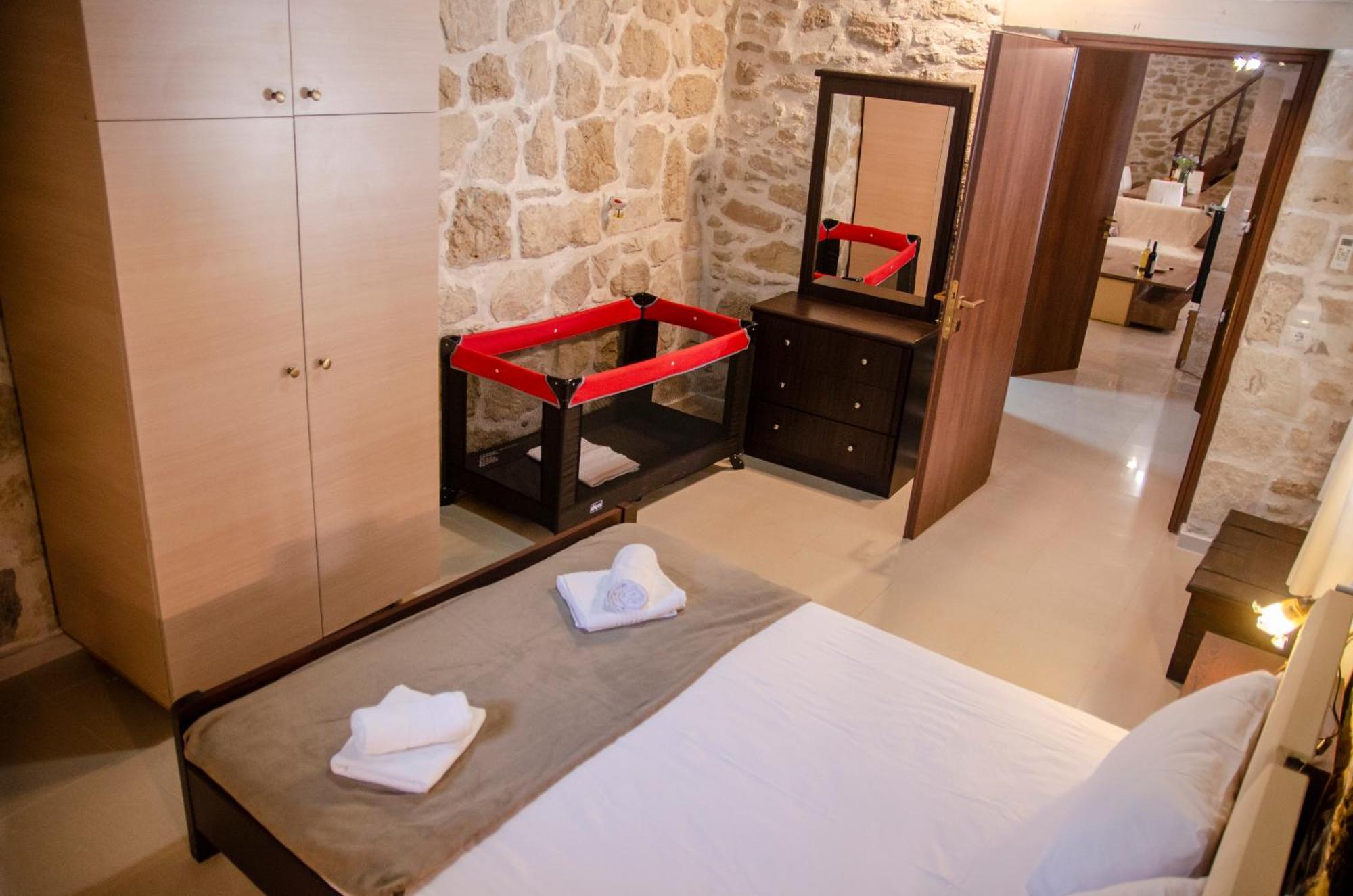 Pyrgou With Shared Swimming Pool Vakantiehuis *