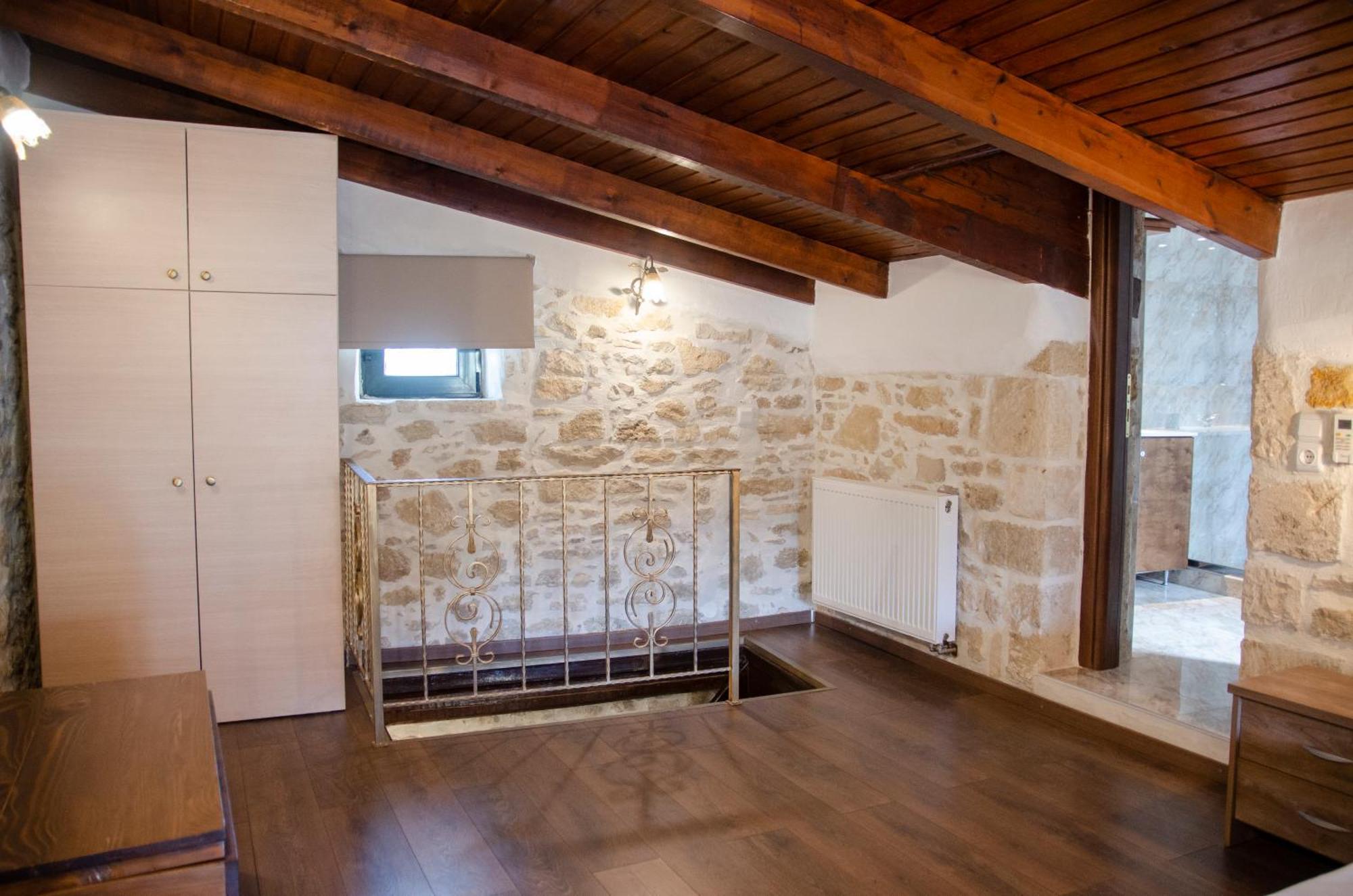 Vakantiehuis Pyrgou With Shared Swimming Pool *