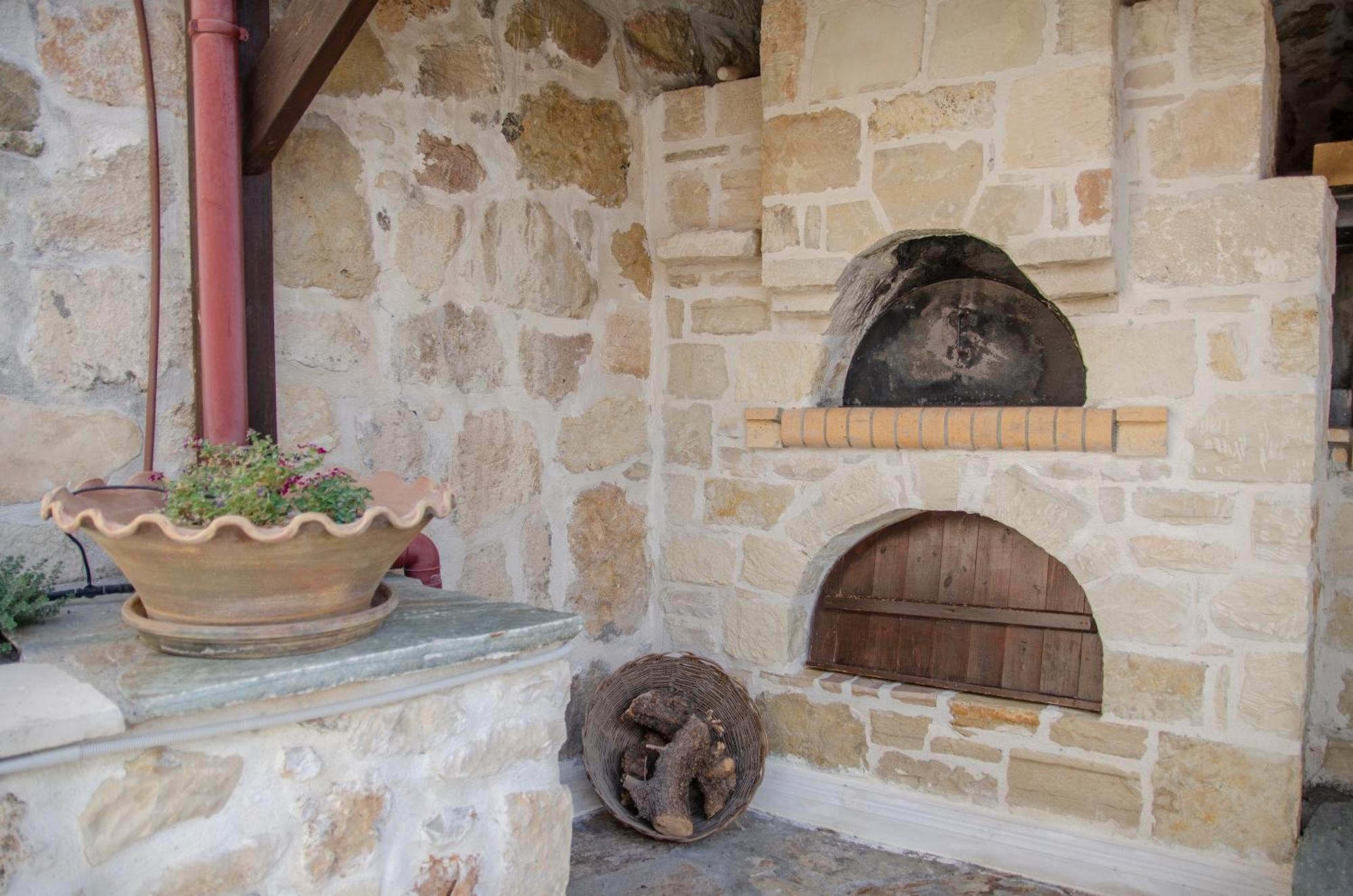 Pyrgou With Shared Swimming Pool Vakantiehuis Iraklion