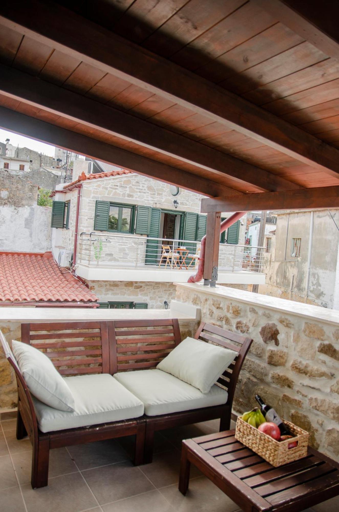 Vakantiehuis Pyrgou With Shared Swimming Pool