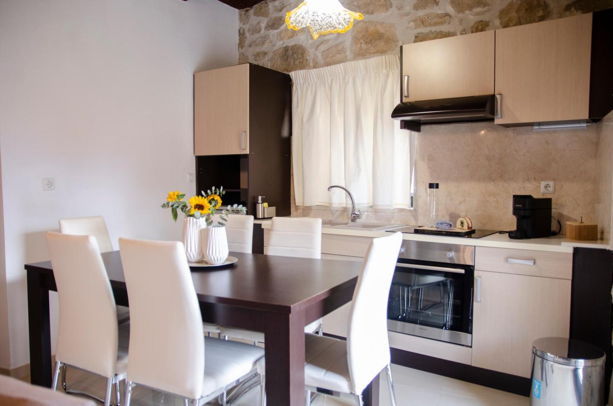 Vakantiehuis Pyrgou With Shared Swimming Pool *