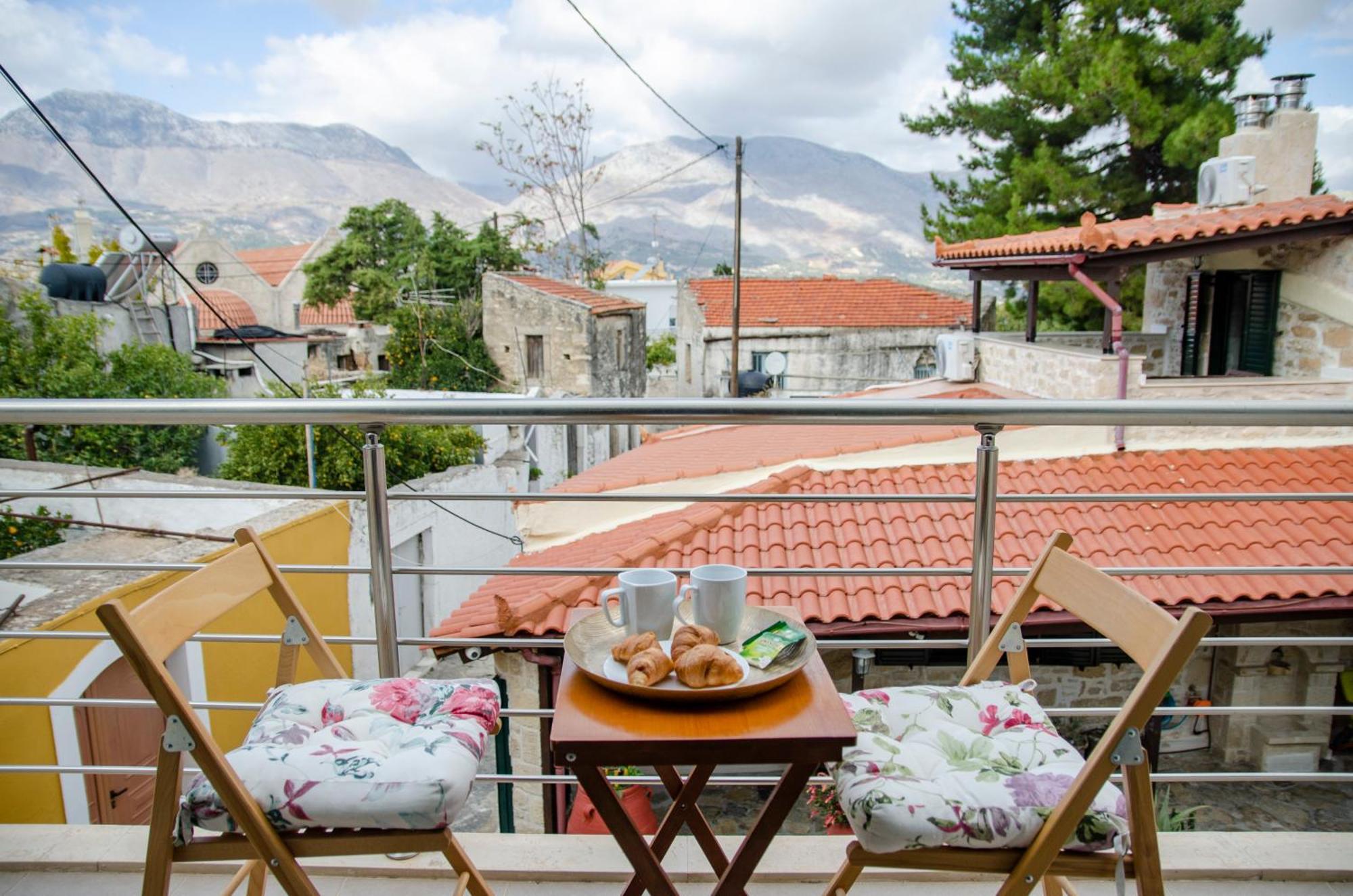 Vakantiehuis Pyrgou With Shared Swimming Pool Iraklion