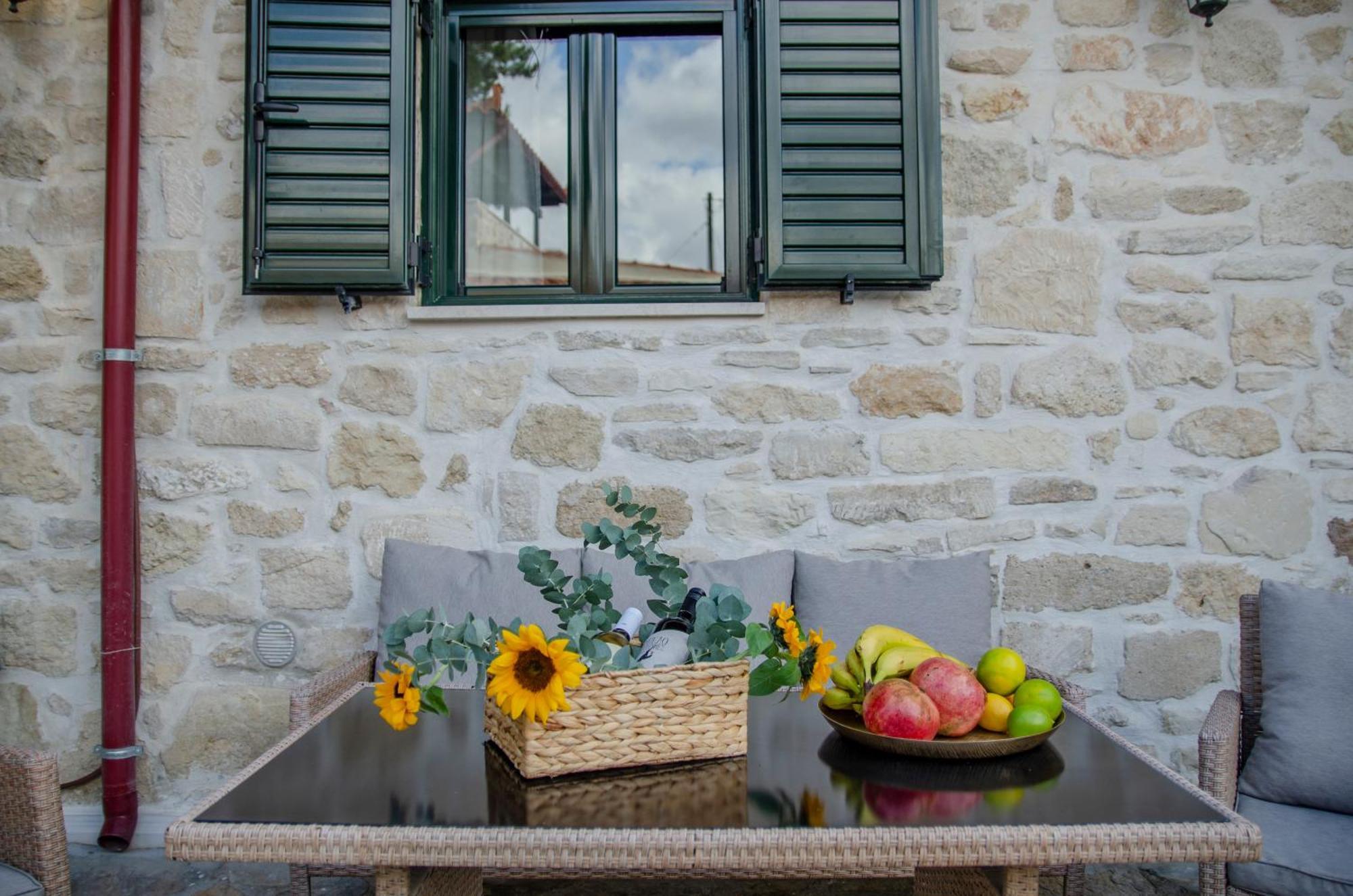 Vakantiehuis Pyrgou With Shared Swimming Pool