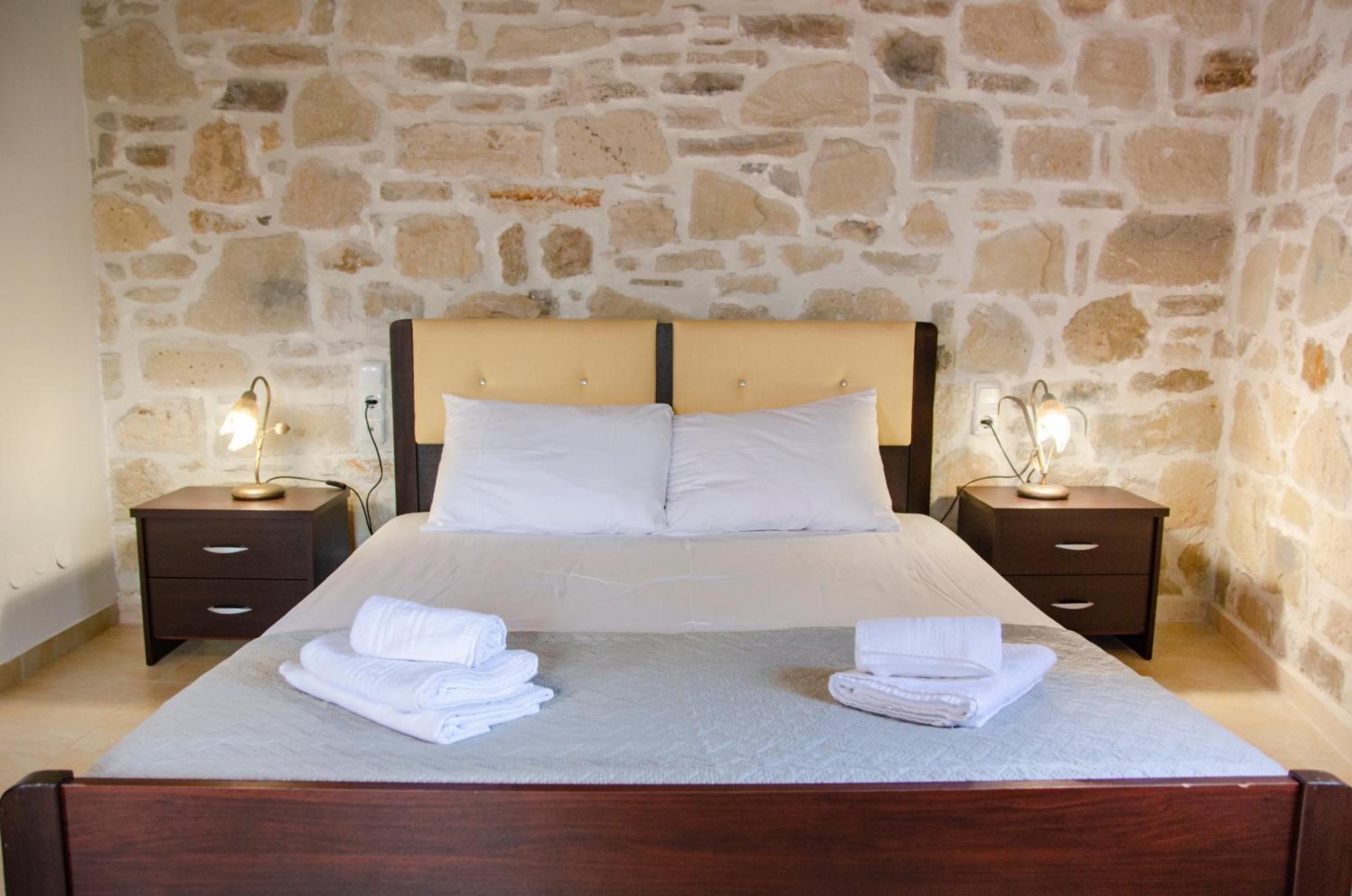 Vakantiehuis Pyrgou With Shared Swimming Pool *