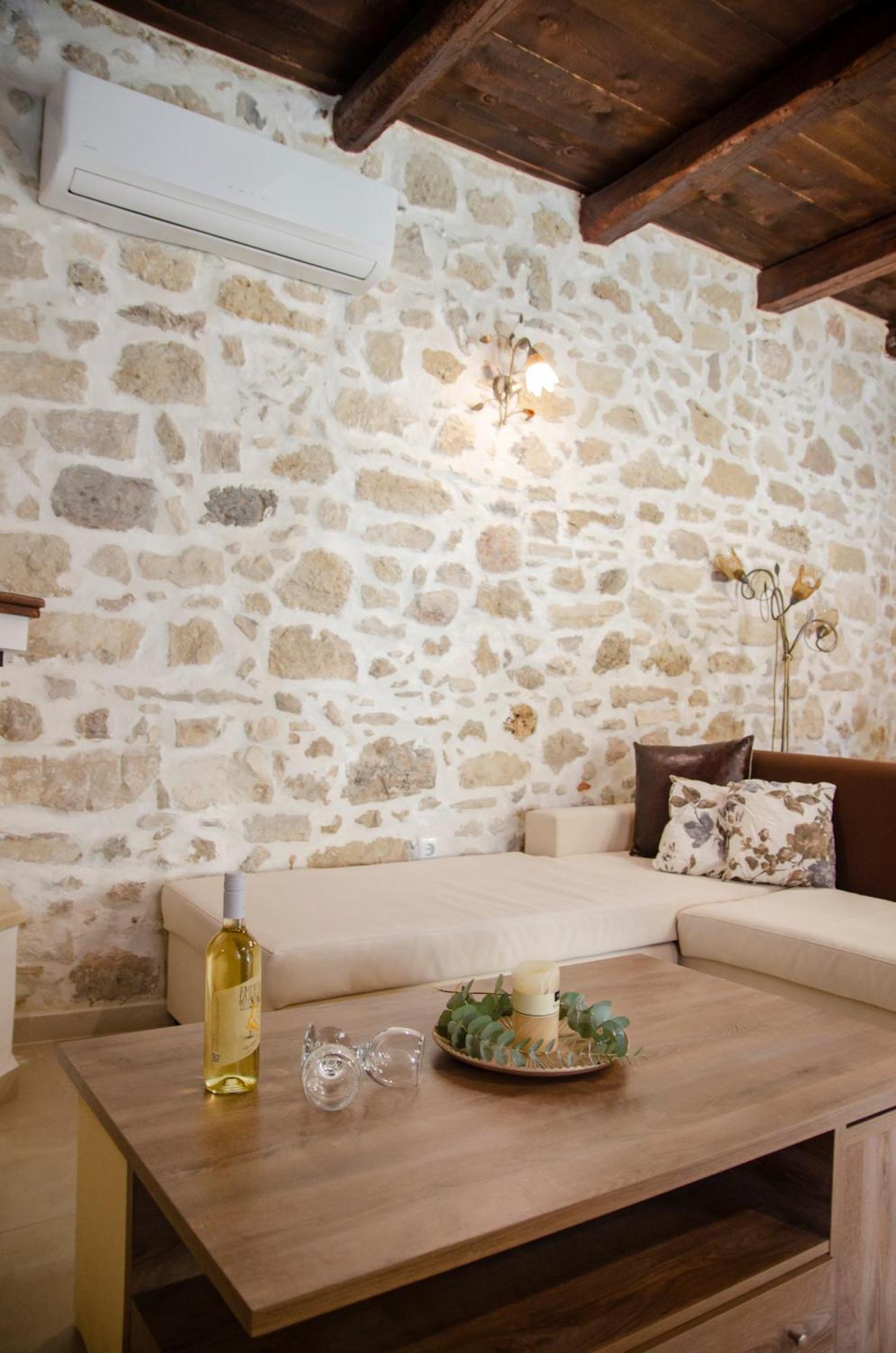 Pyrgou With Shared Swimming Pool Vakantiehuis