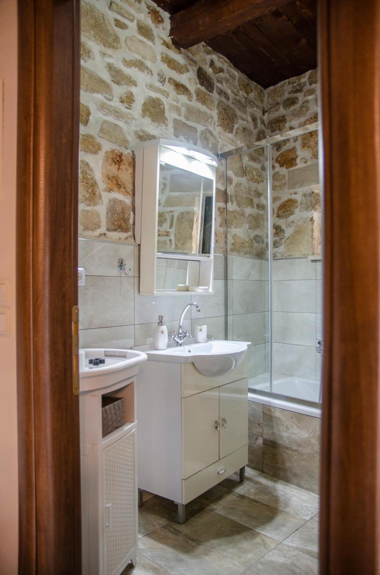 Vakantiehuis Pyrgou With Shared Swimming Pool